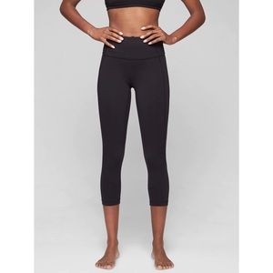 Athelta Salutation Capri Leggings Powervita